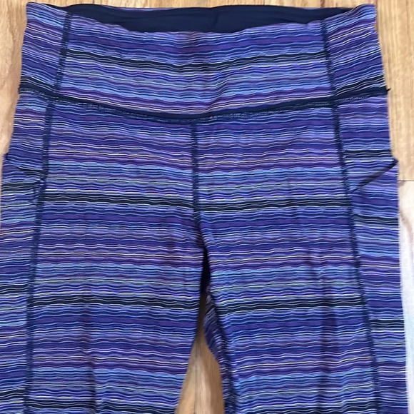 Lululemon sz 6 Pace Rival Crop
Space Dye Twist Ultra Violet Multi / Naval Blue - Picture 3 of 14
